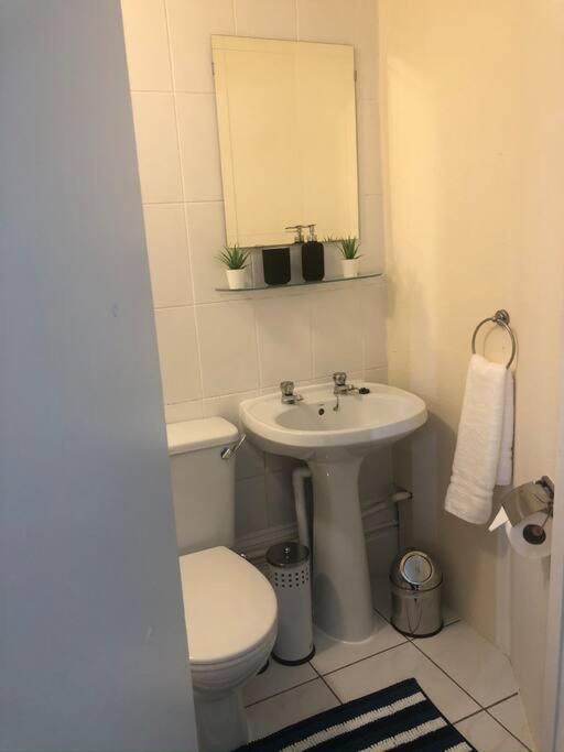 Marcela's Place - Private Near Heathrow West Drayton (Middlesex)