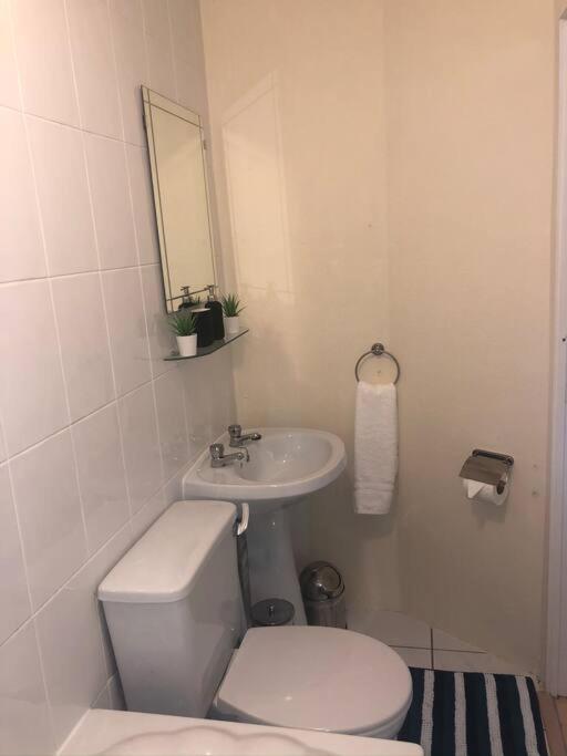Marcela's Place - Private Near Heathrow Apartment West Drayton (Middlesex)